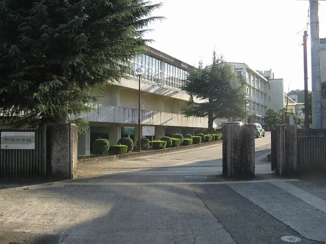 豊岡高校の外観