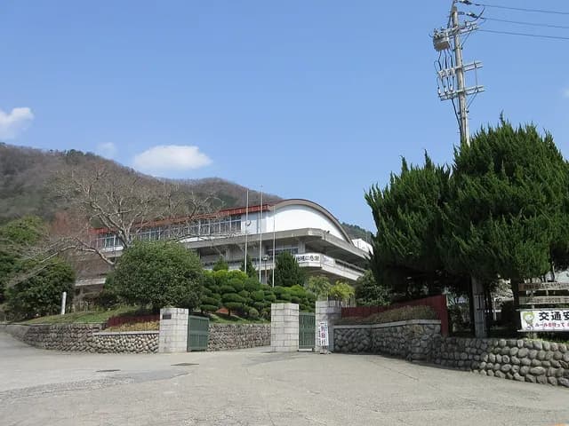 山崎高校の外観