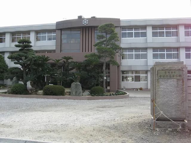 今治西高校の外観