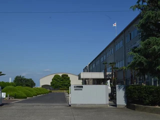 稲沢緑風館高校の外観