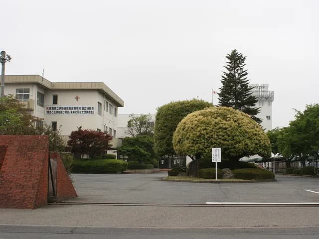 伊勢崎商業高校の外観
