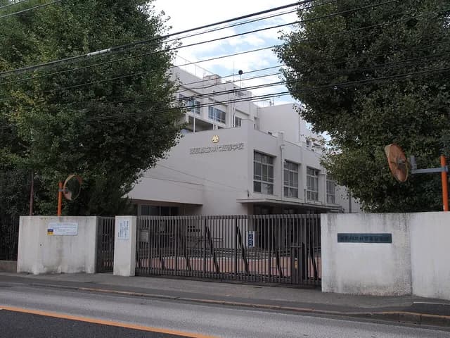 神代高校の外観