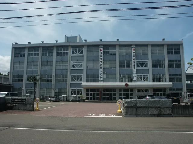 上越総合技術高校の外観