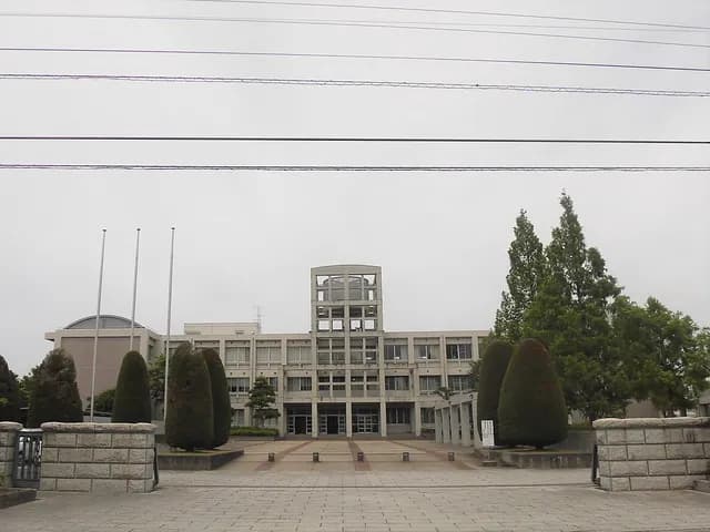 三木高校の外観