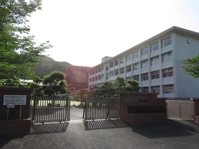 上対馬高校の外観