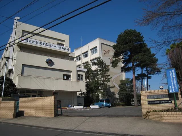 川越初雁高校の外観