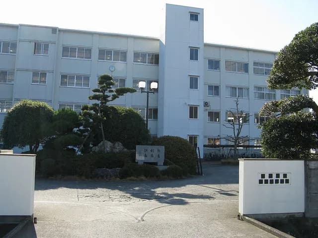 高岡高校の外観