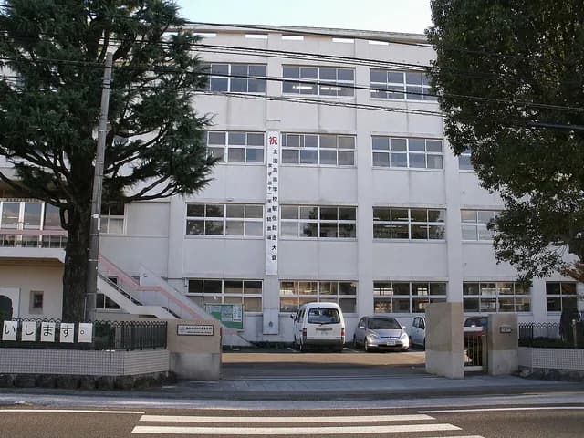山田高校の外観