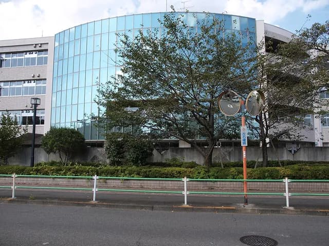 小平高校の外観