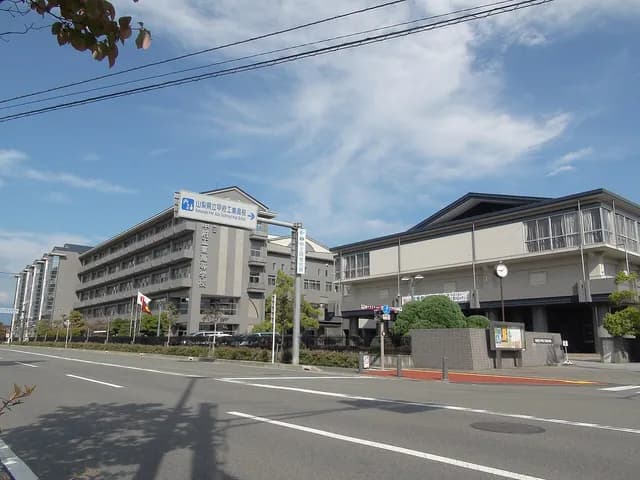 甲府工業高校の外観