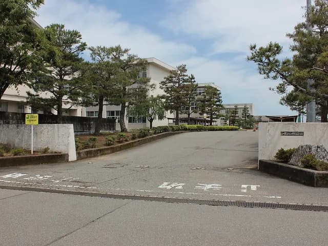 小松明峰高校の外観
