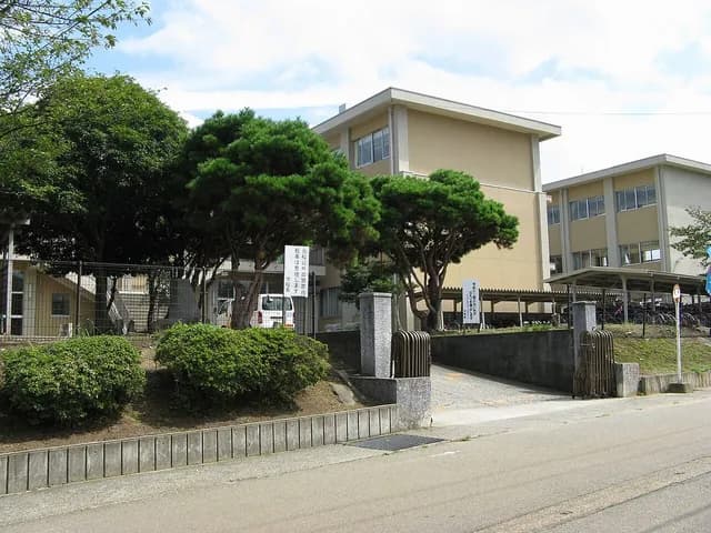 小松商業高校の外観