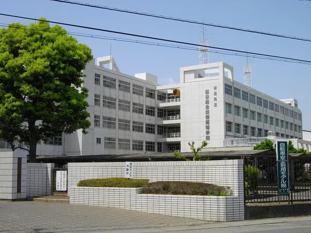 越谷総合技術高校の外観