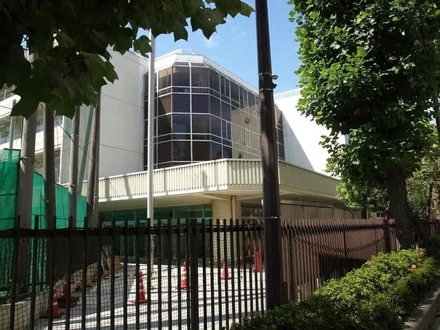 小山台高校の外観