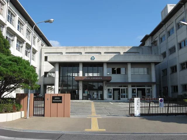草津東高校の外観