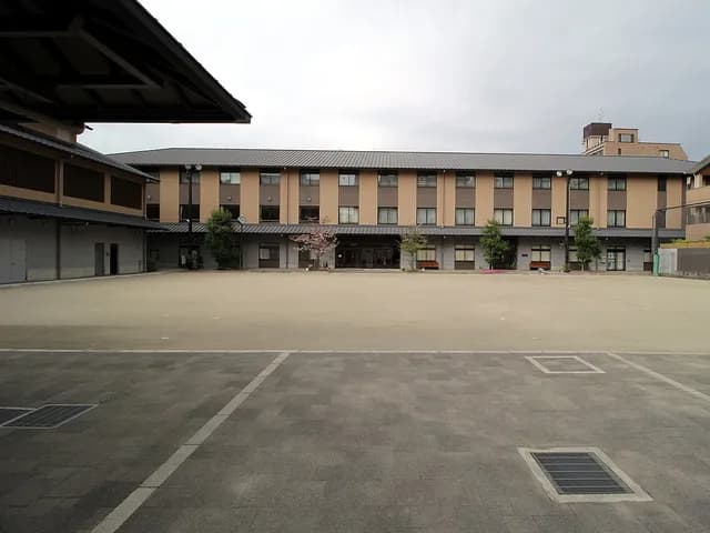 京都堀川音楽高校の外観
