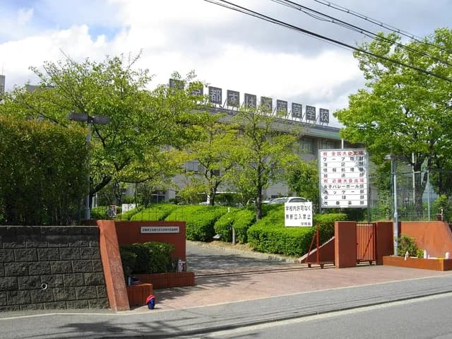 京都すばる高校の外観