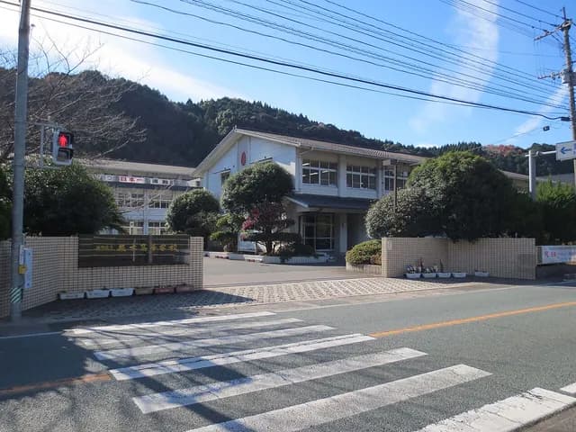 厳木高校の外観