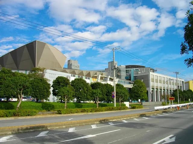 幕張総合高校の外観