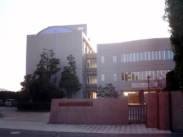 丸亀城西高校の外観