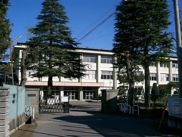 丸子修学館高校の外観