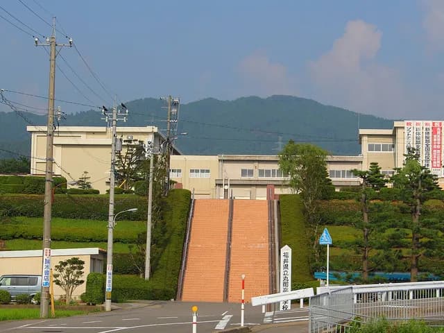 丸岡高校の外観