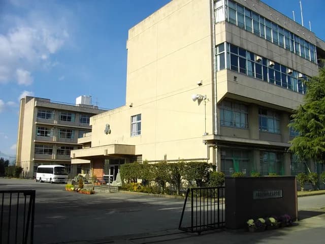 松戸六実高校の外観