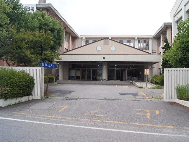 松本筑摩高校の外観