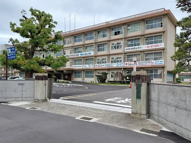 松山北高校の外観