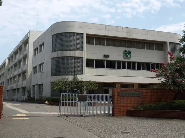 美原高校の外観