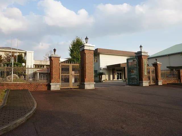 三養基高校の外観