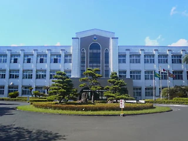 都城泉ヶ丘高校の外観
