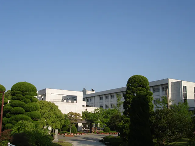 長崎商業高校の外観