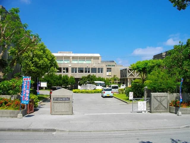 那覇西高校の外観
