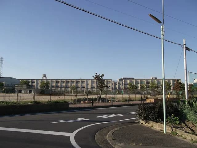 中川青和高校の外観