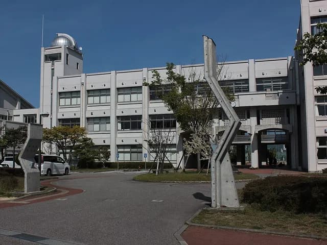 七尾高校の外観