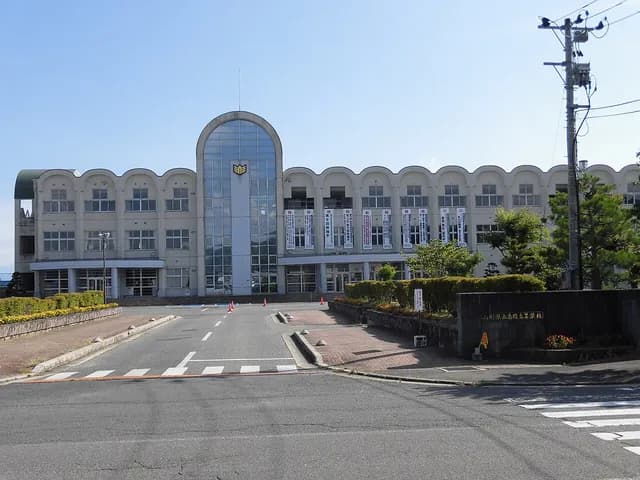 南陽高校の外観