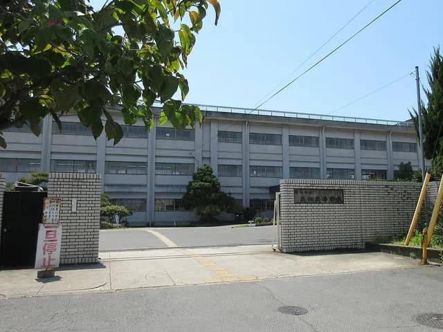 高田高校の外観