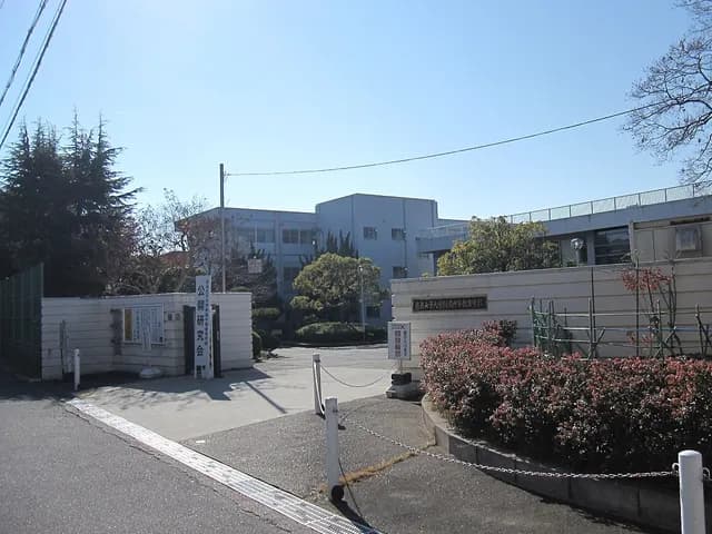 奈良女子大学附属中等教育学校の外観