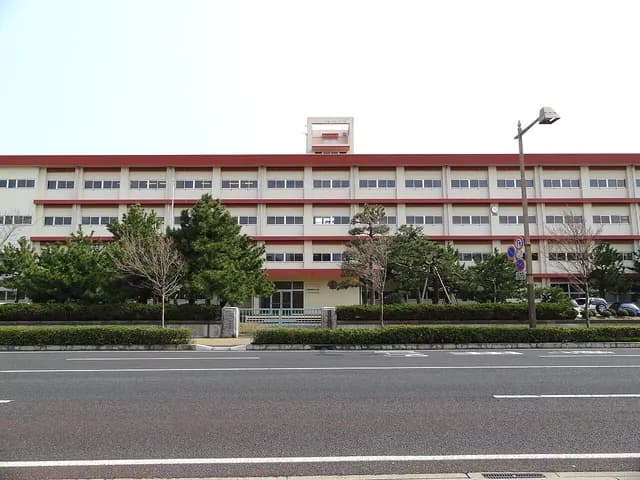 新潟商業高校の外観