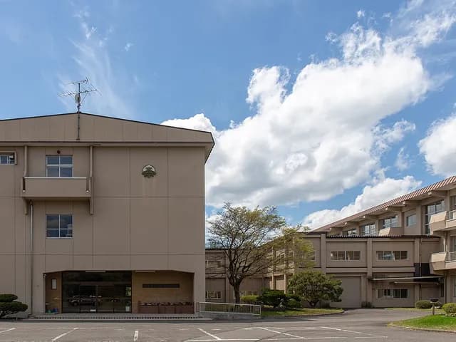 沼宮内高校の外観