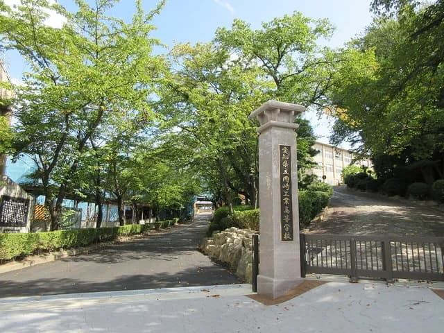 岡崎工科高校の外観