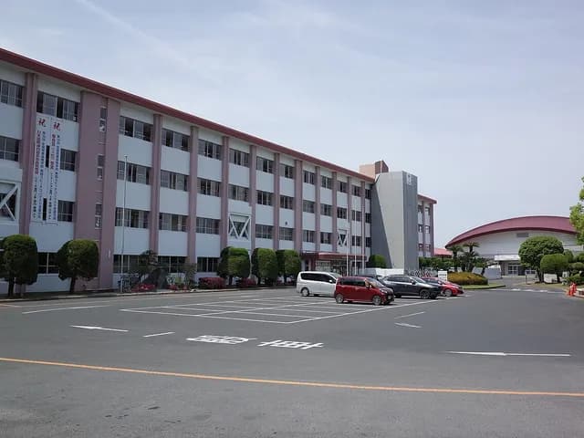 佐世保商業高校の外観