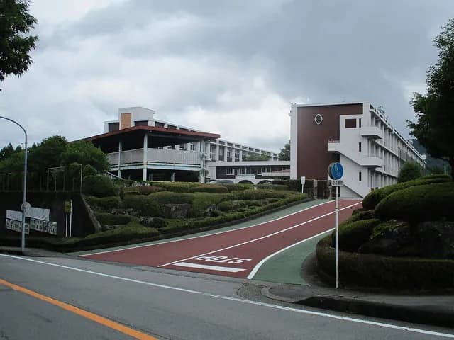 小山高校の外観