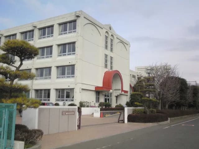 湘南台高校の外観