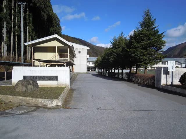 住田高校の外観