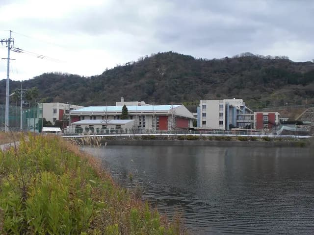 高松西高校の外観