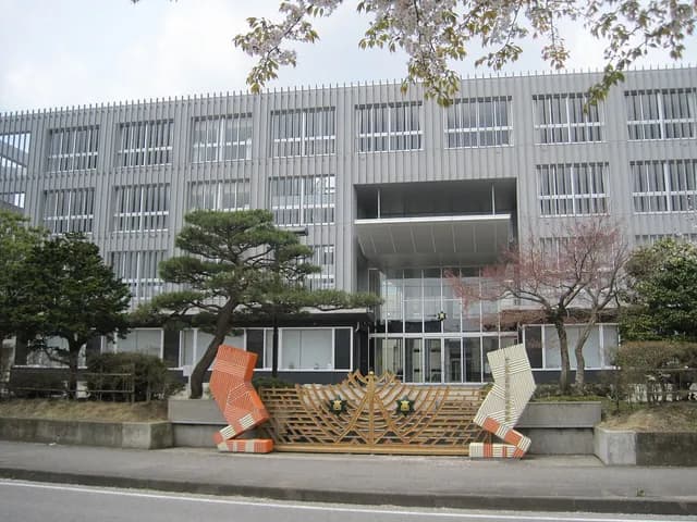 高岡工芸高校の外観