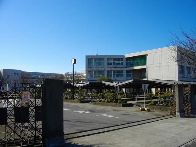 館林商工高校の外観