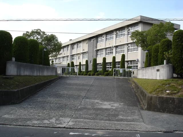 徳山商工高校の外観